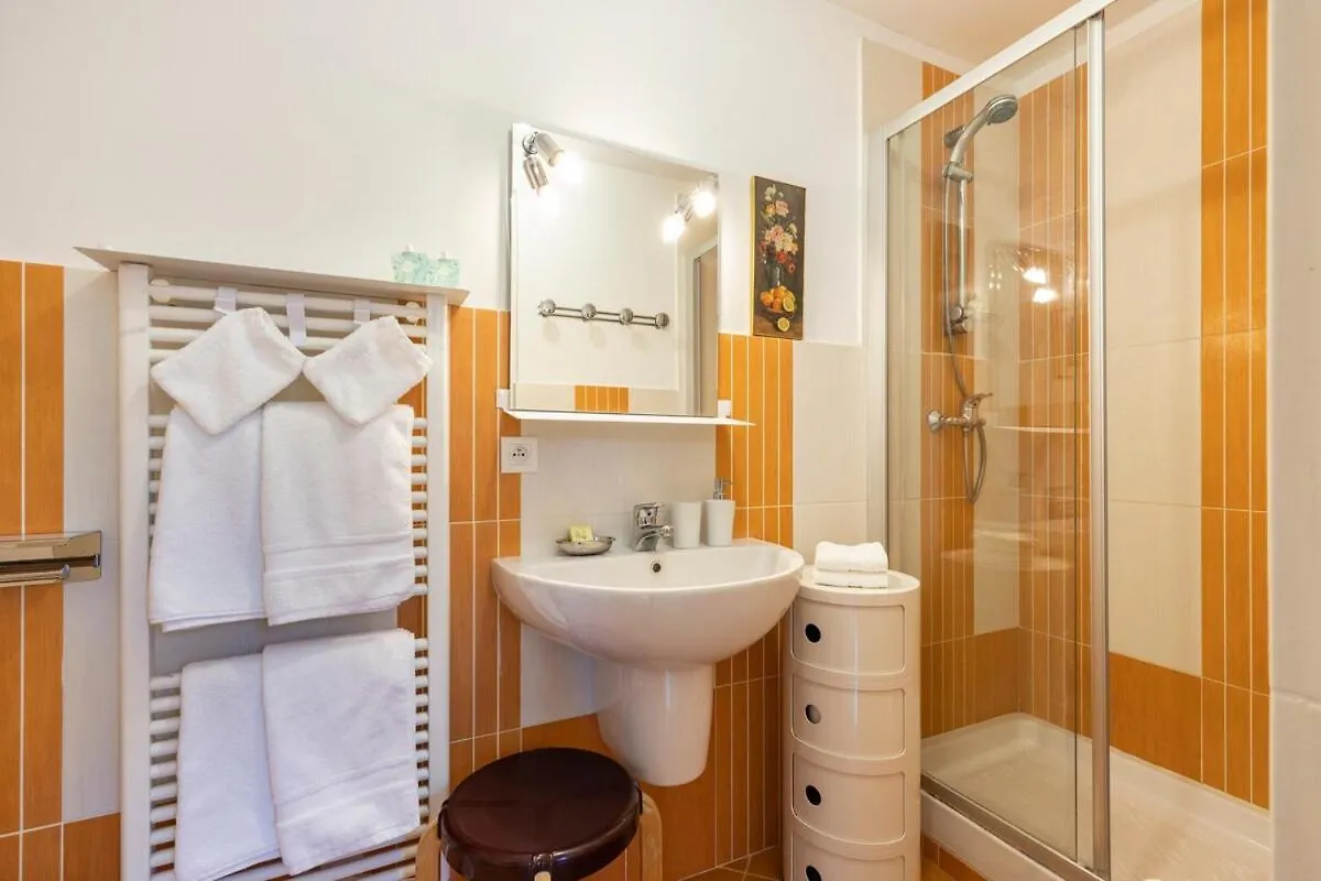 La Library - Luminous Apartment In City Center - Close To Sea Menton France